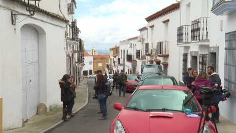 Calle de Hornachos durante el dispositivo de investigaci&oacute;n